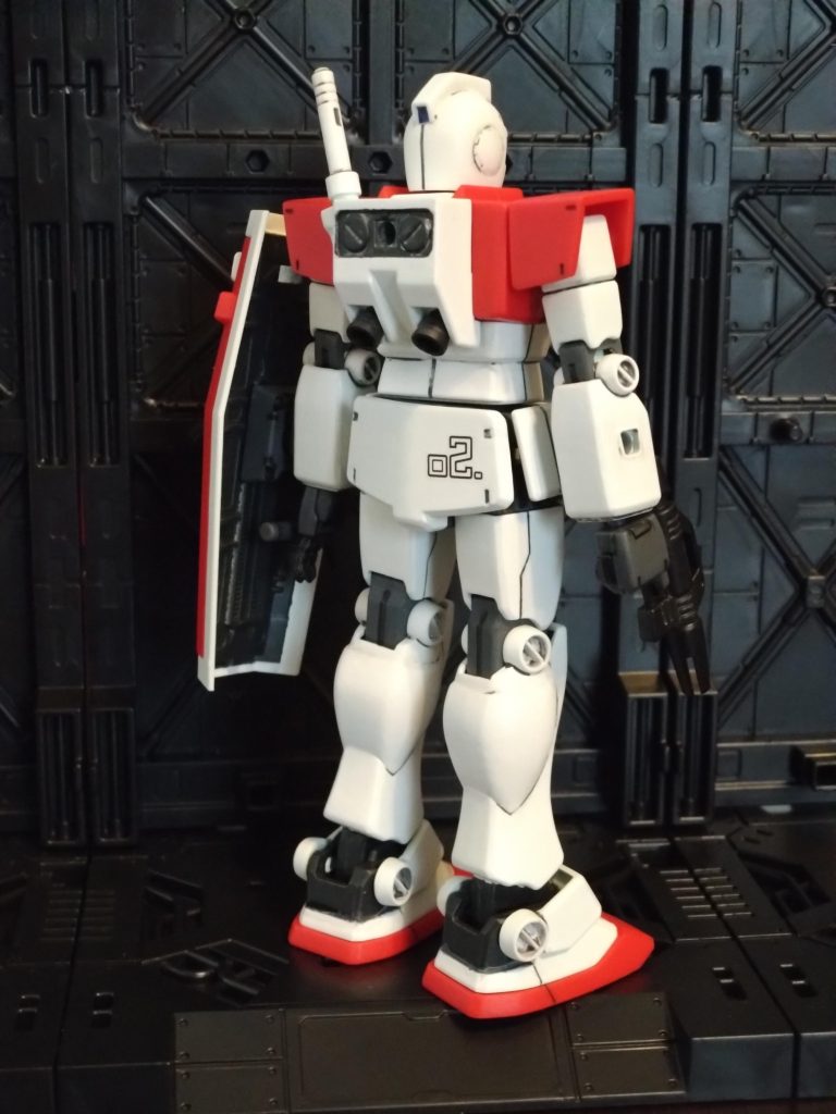 片とお尻に2番機デカール。もう一機作って3番機仕様もつくりたい。1番機は、RXナンバーかジムにしても強化型とか実験機的な奴のポジションだろうとイメージしています。でもこのご時世、素ジムすら定価で売ってるところ無さそうですが。