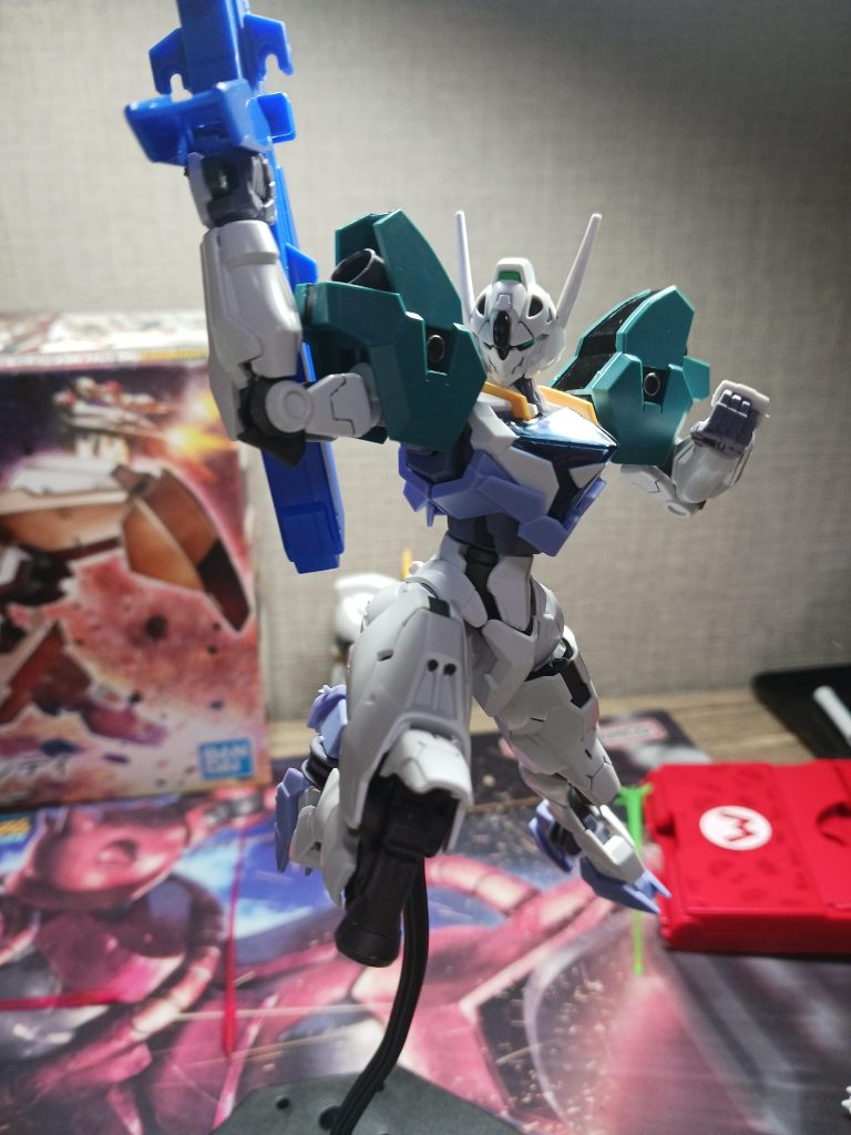 この匿名Aのガンプラは、ヘル軍のハイパーメガランチャーを備える遠距離支援用である。ライトの初の対戦相手となった