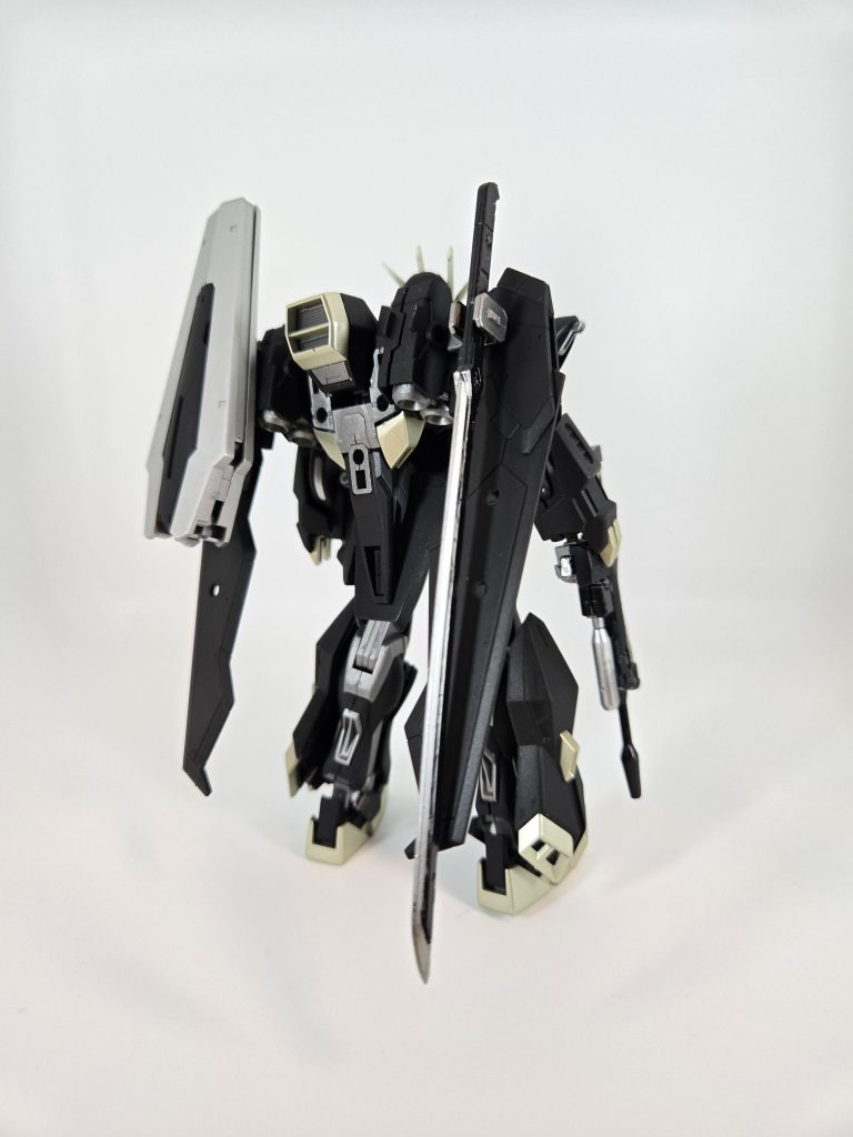 バックパックのフライトユニットはエクシードギャラクシーのを元に30mmのパーツを組み合わせました。