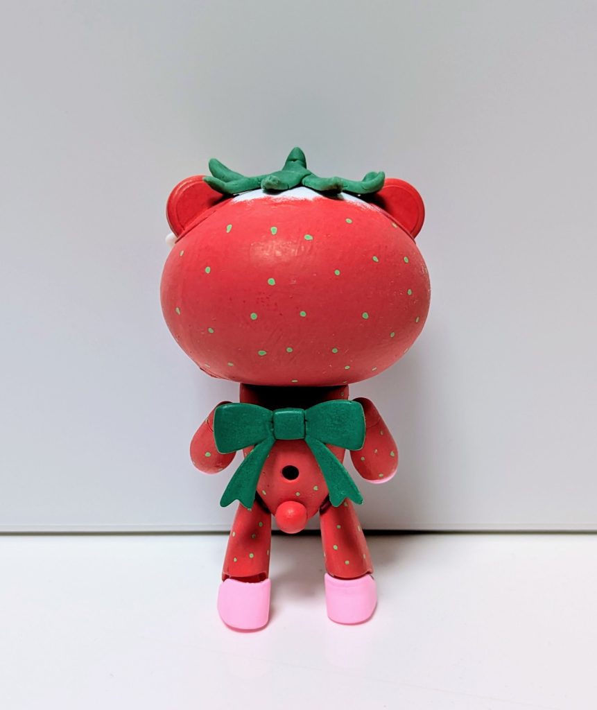 後ろから。赤い部分の全体につぶつぶを入れていますが、耳としっぽはあえて抜いています。