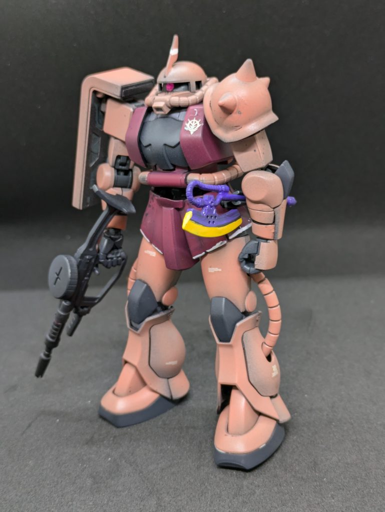 その②腰部なんか隙間が開いていて、間抜けだなーと感じました。でも他に作品を作った方々のを見るとそんな感じはしませんでした。どうもパーツを奥に押し込み過ぎたようです。もう一機はそんなこと無かったので、結局私の作り方が悪そうです。