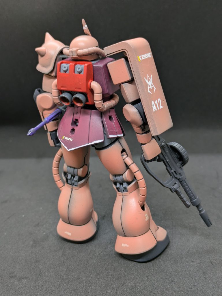 その④シールドの穴は埋めました。なんか気に入らないので(笑)塗装はクレオスのシャア専用カラーを使いました。アニメ版ではない方です。