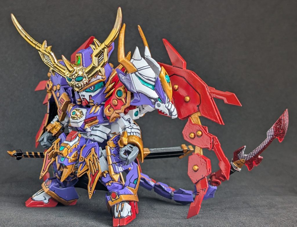 武器は背部の「麗龍刀鞭」右腰につく「紅無想刀」