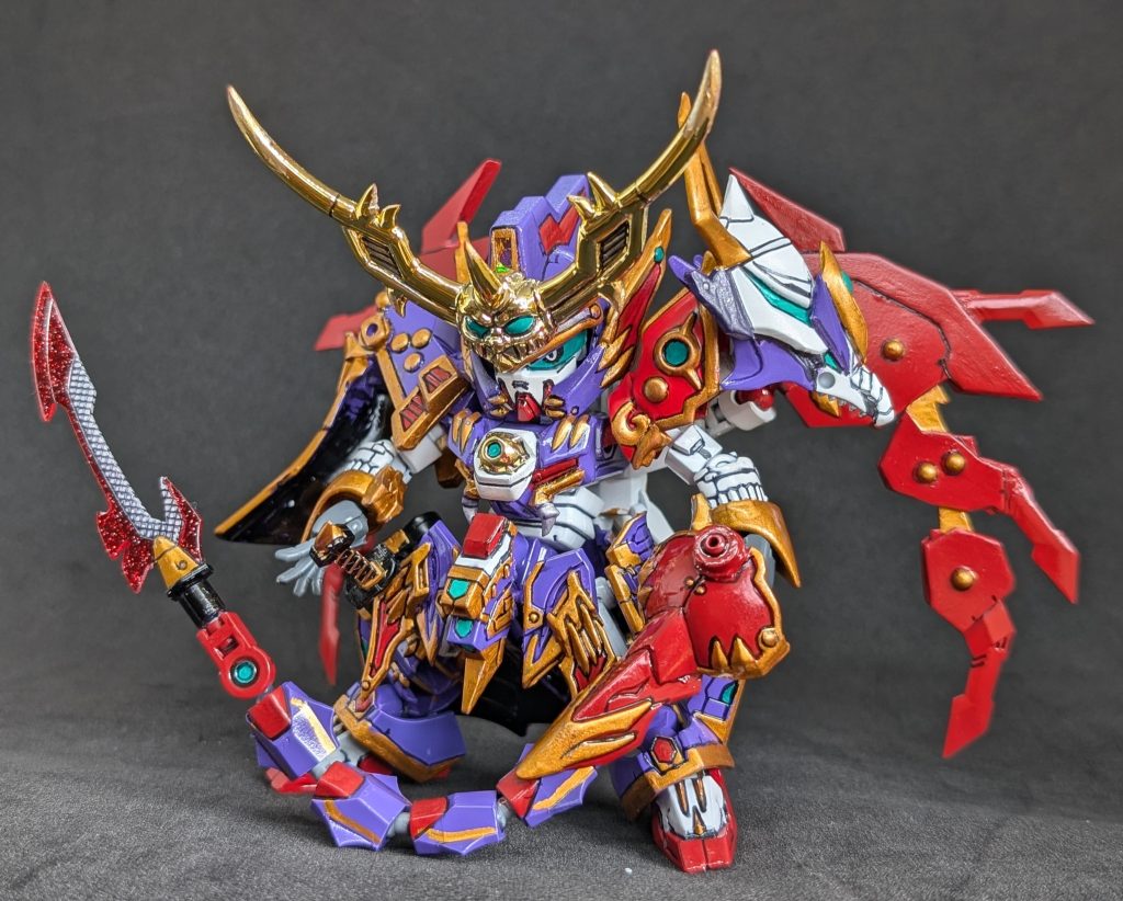 麗龍刀鞭はしっかり構えることが出来る闇元帥のときの愛刀がシッポの先についているただの鞭ではなく龍のシッポのように力強い大きさになっている