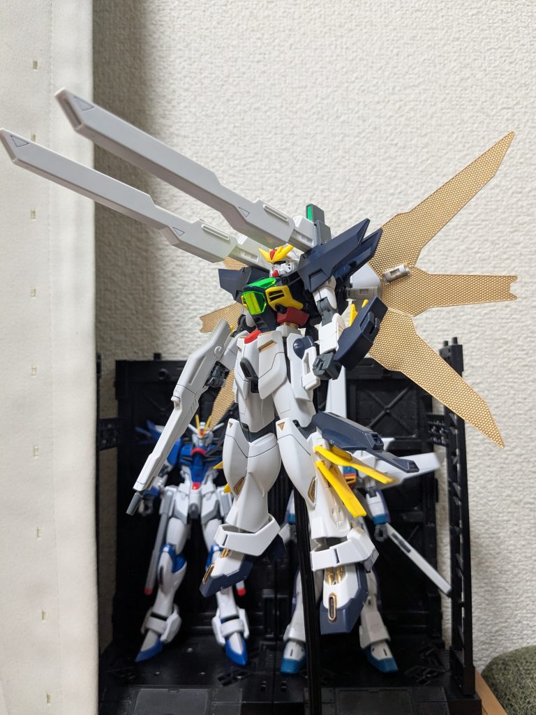 ガンプラマーカーのゴールドで塗装