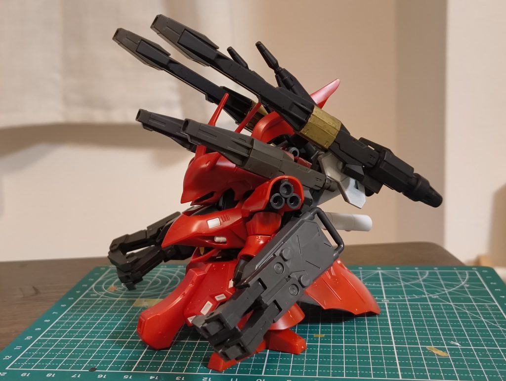 横から見たナイチンゲールが、どことなくザメルっぽく見えたのが製作のきっかけでした鉄血シリーズのパーツを流用しながら製作 