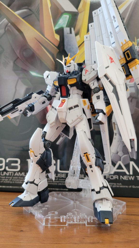 まずはRGνガンダムを素組む墨入れだけで十分です。 