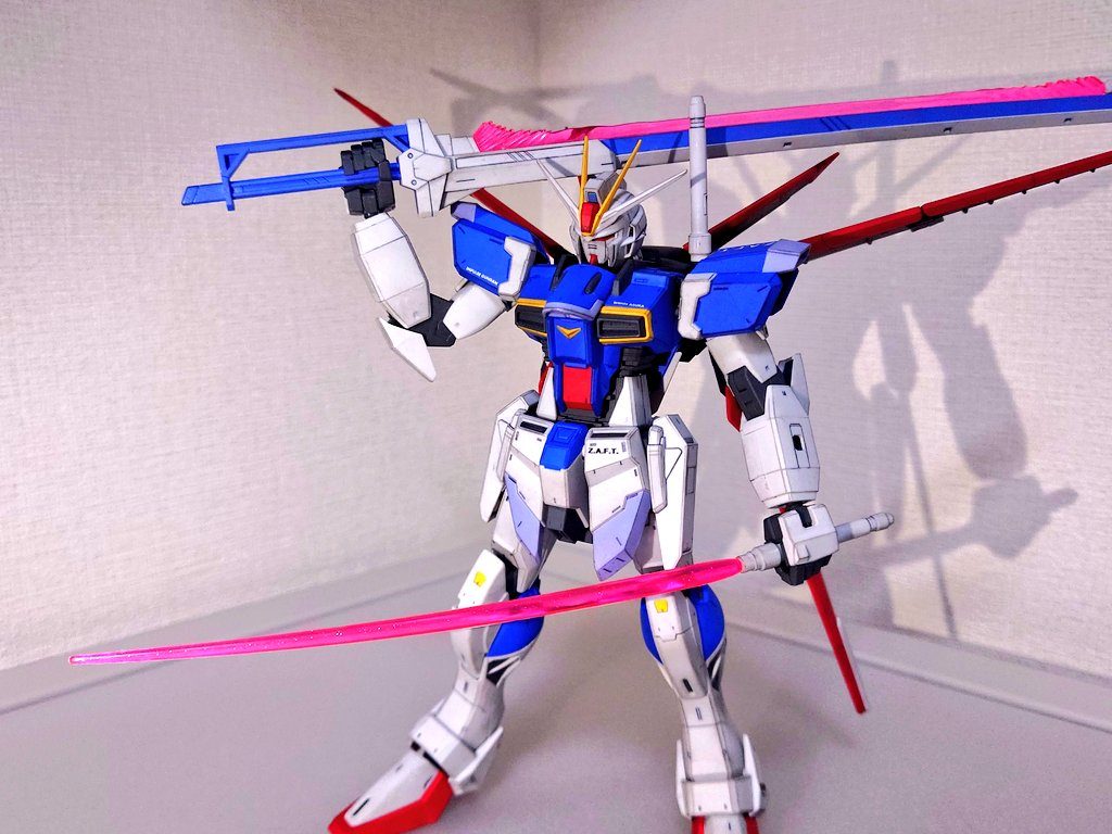 シンの機体というイメージで作ったのでルナマリアがしないようなポーズをとらせたくて、ちょっと輩っぽくなっちゃいましたでも割と気に入ってます