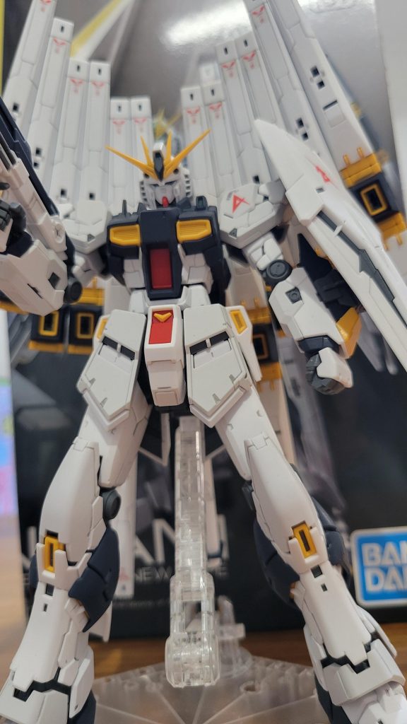 後はバックパックダブル用に変更し、付けるだけ。まぁ簡単。1/144とは思えないボリューム。満足感は半端じゃないです。