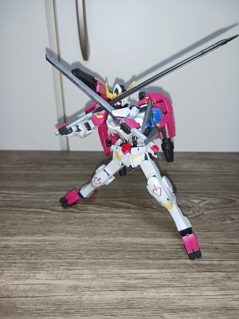 新たに追加された刀は、主にブーメランのように投げ囮用となっているくらい余り良くない武装で強度もあまり良くなくすぐ折れてしまう。