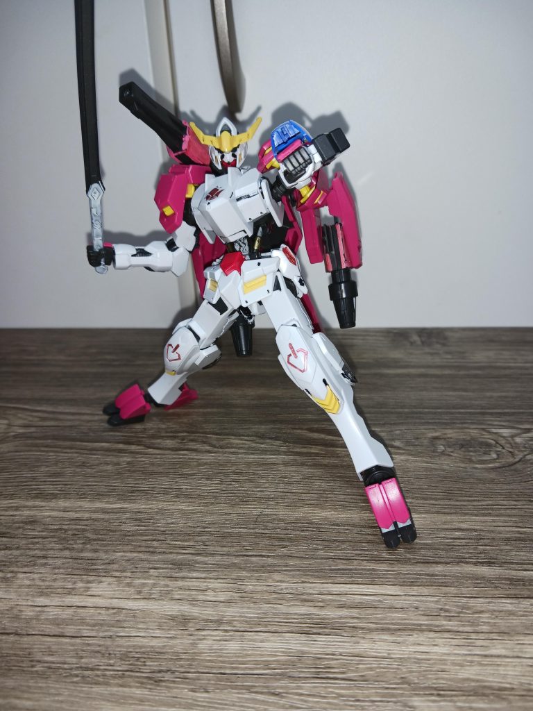 本機は、レイとの戦いで負傷したバルロスに改修を加えた姿でガンドレッドの代わりに無線クローシールド、右側にショートキャノンが追加されている。そして、この辺りからシステムもライト専用にされたため本人以外操縦できなくなった。