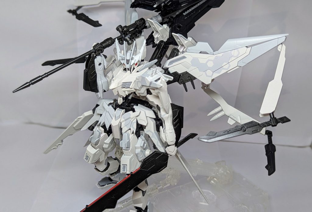 武装インペラトルメイスショットガン(焼夷弾薬)腕部クロー&拡散フレアバスタードメイス&大太刀短剣×4背部レールガン