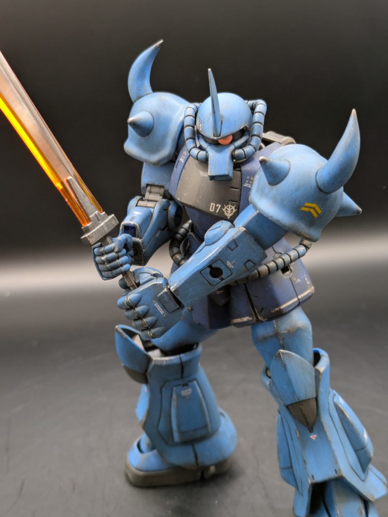 調べもせず肩に階級章貼ったら、後から「へ」2つは軍曹と知る。ランバ・ラル機のつもりで作ってたのに残念😭