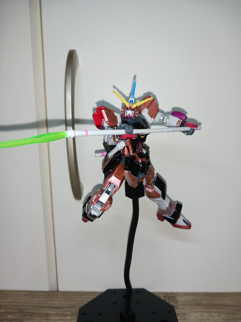 本機は、元地球連合軍所属のライトが搭乗するガンダムタイプ。ライジングデスティニーフリーダムガンダムとは同時期に開発されその後凍結されていた。その理由としては加速にパイロットが耐えれず、地獄だと言い亡くなってしまったからである。ちなみに名前の「ヘル」はこの時に付けられた。