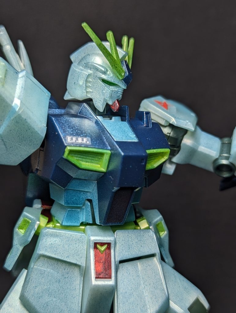 コックピット周りは強めに色吹きました。