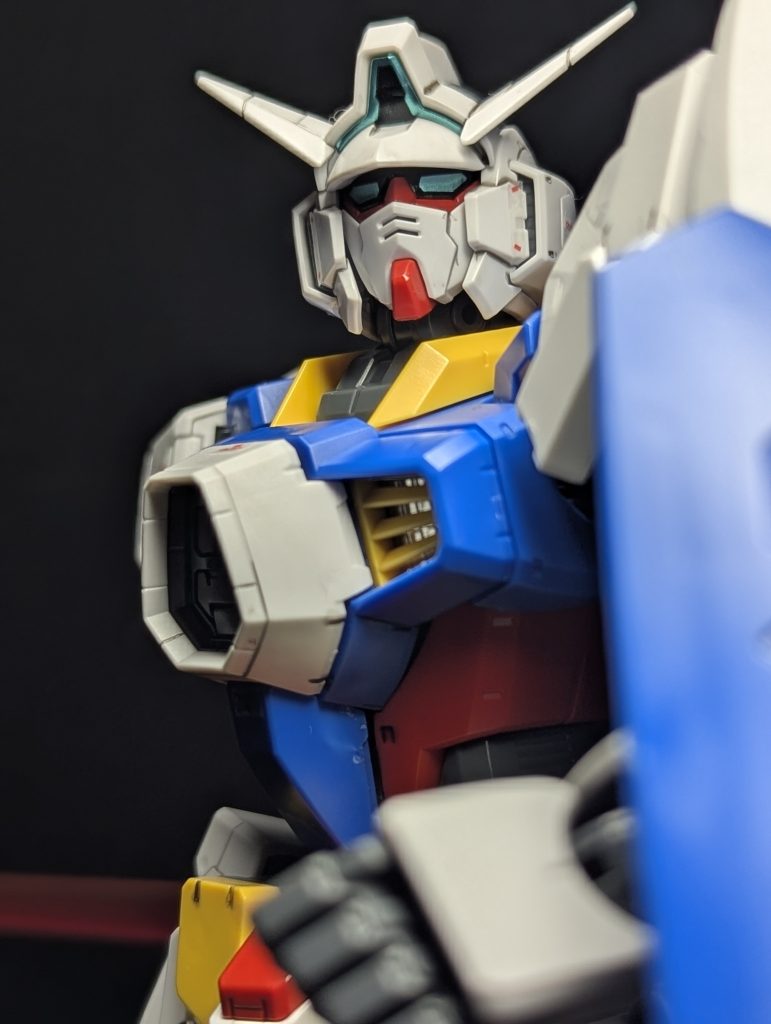 頭部のアンテナも、もう少し違ったら機体の人気出たかも・・・汗シリーズ通して主要キャラがどんどん亡くなっていく、全体的に暗めのストーリーでしたよね。