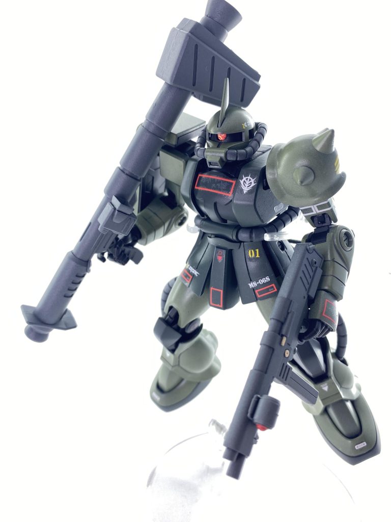 統合整備計画の発令後にア・バオア・クーに配備された機体をイメージし、ジャイアントバズ（後期型）とMMP-80マシンガンを装備させました。マシンガンは片手保持なのでレーザーポインターを追加装備しています。こういうあまり見かけない汎用火器を装備してるのが大好物でして🤤