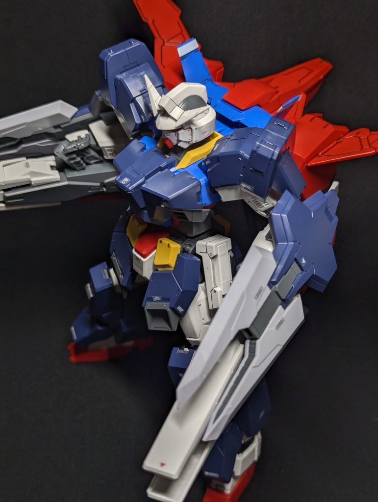 バックパックもより大型になり、重量増にも対応出来る推力がありそうです。