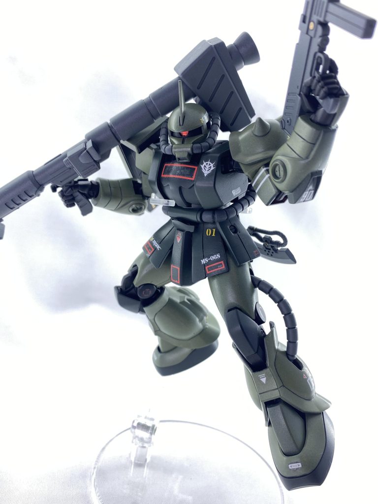 リヴァイブ版はガワラ曲げの他、素晴らしい可動域を誇る良キットだと思いますが、好みでない点も…手首の謎可動に伴う下腕の形状　→08小隊版を移植腰回りのアーマーの短さ　→2mm延長といった感じで弄りました。