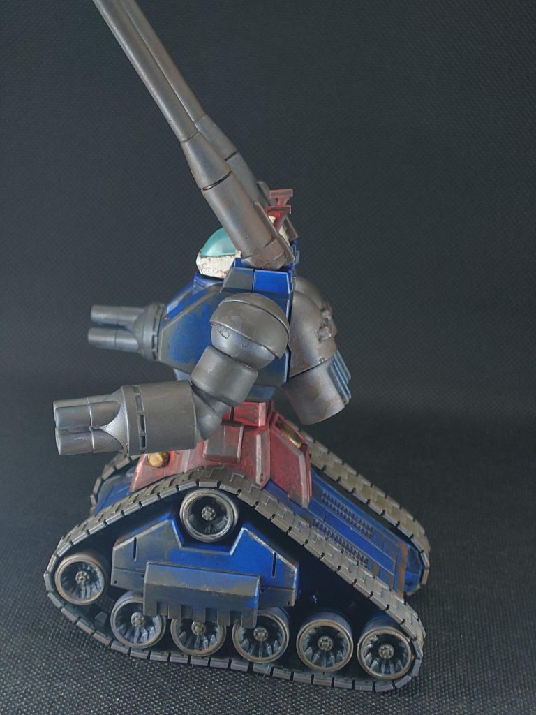 キャタピラは、土汚れを意識して汚してます。キャタピラの出来が1番お気に入りです(gandam-hand1)エナメルウォッシングしたら、接続部に入り込みあちこちの軸が折れまくってました(gundam-kao9)やりすぎには注意しないと(zaku-kao10)水性ウェザリングペイントも買ってあるので次回はそれでウォッシングしたいと思います。