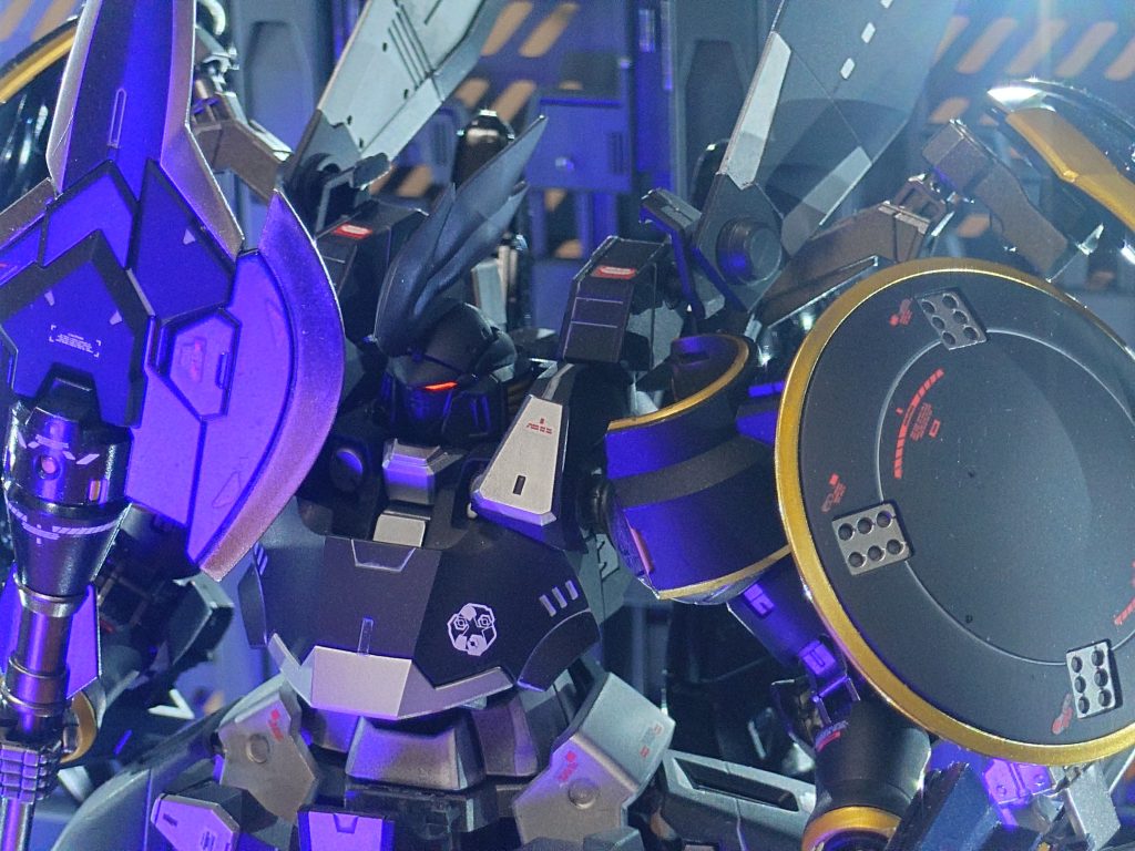 過去作との違いは肩部、頭部、盾、ジャイアントバズでトールギス風味を増しました。