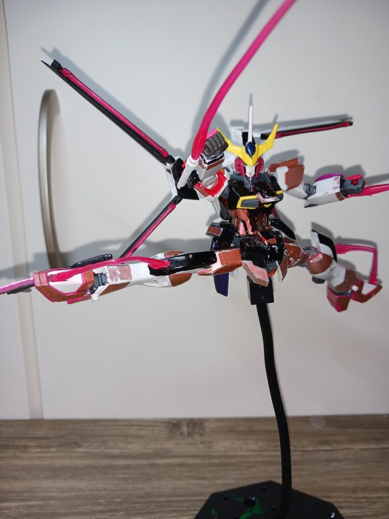 ZGMF-X76Aインフィニットインパルスヘルは宇宙に上がる際、損傷してしまったインパルスヘルを宇宙用に改修した姿。本来指揮官機として運用する予定であったが指揮官機はフリーダムになった為指揮官機としての能力を削ぎ落としている。