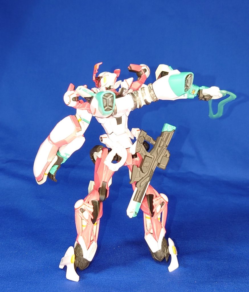 後ろ。オーラコンバータかな(違サーベル付けるとこに、グリップの丸モールドに穴あけたビームライフルくっつけました