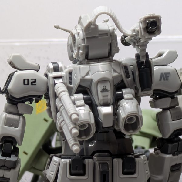 HG RX−78(G)E ガンダムEXデカール貼り完了!!キット付属のマーキングシールは機体表記のみ使用。他はアルファベットデカールとガンダムデカールを使用して国連地上軍第25機械化強襲大隊所属に。肩にはあの企業の姿も…。因みに左肩後ろの02はガンダムEXの2号機の意味で