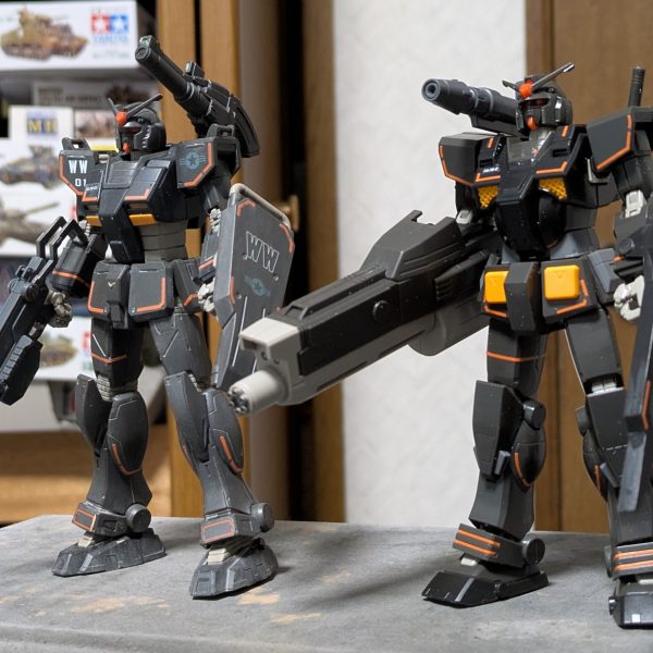 HG FA-78-2ヘビーガンダムフル装備組立完了&シール貼り完了!!お隣の局地型ガンダムよりもかなり物々しくなった。設定では