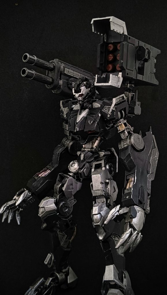 今回も削ったり、接着剤等で貼り付けなどの加工はしていません顔についてもアンテナを外して、色分けしているだけですが、割と寄せれたかと自負しております