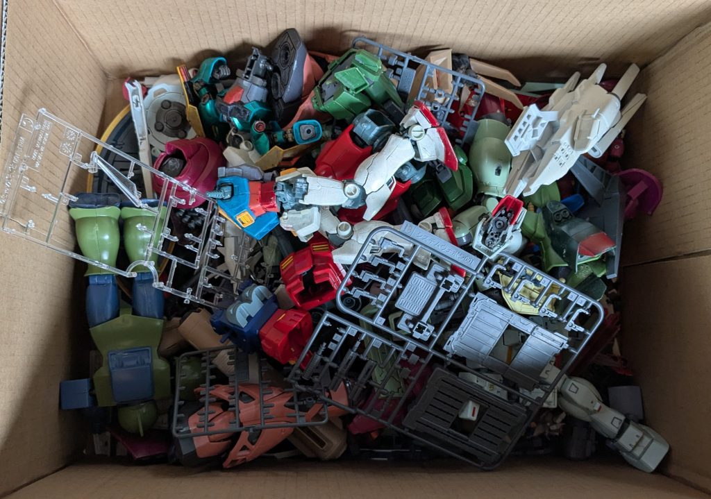 息子が放棄したジャンク箱から、ウェザリング練習用に救出 