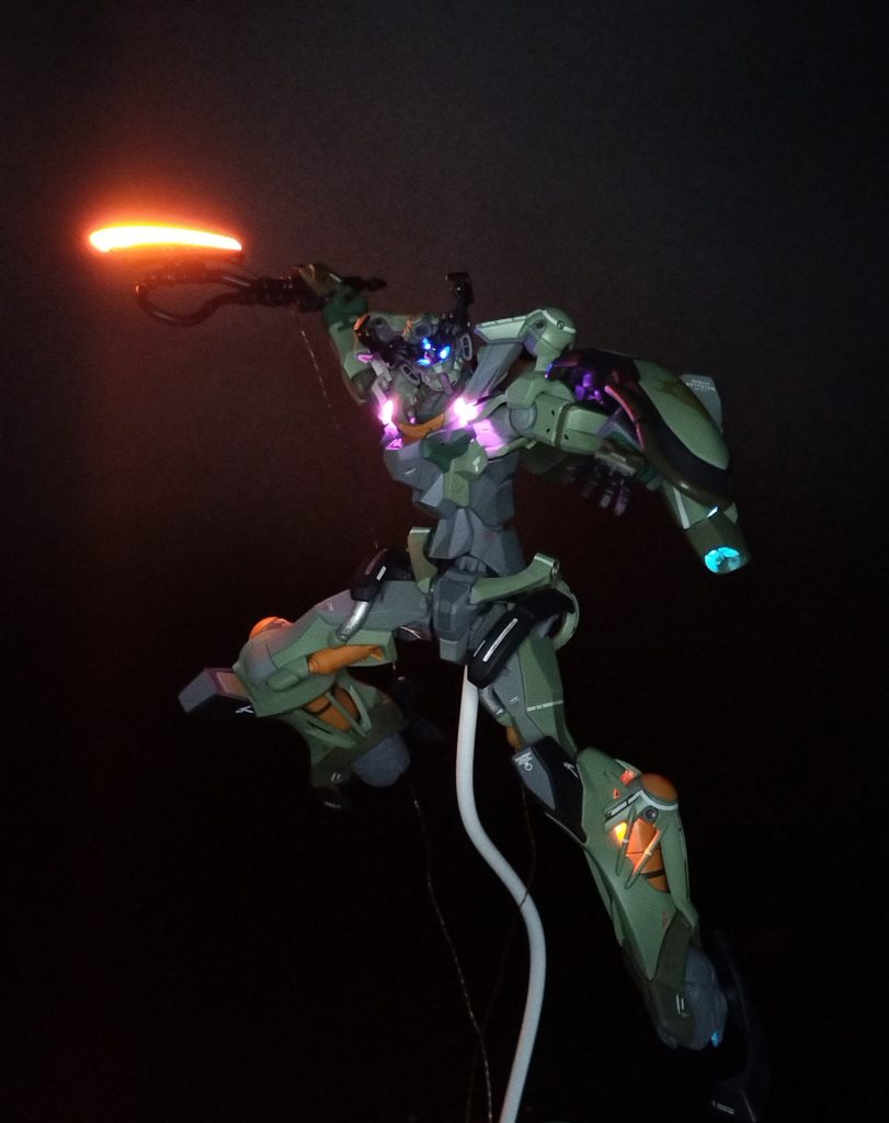 ふくらはぎの中に電飾を忍ばせたら中々良い感じになりました💡