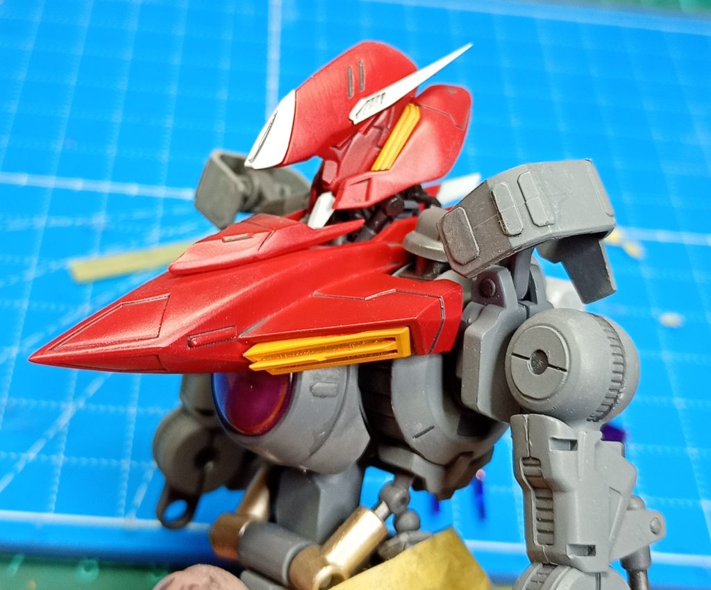 胴体センチネルの機体っぽく、鎖骨からフレームが出るような感じにアルケー装甲とエイハブリアクターを配置しました結構お気に入りの胸