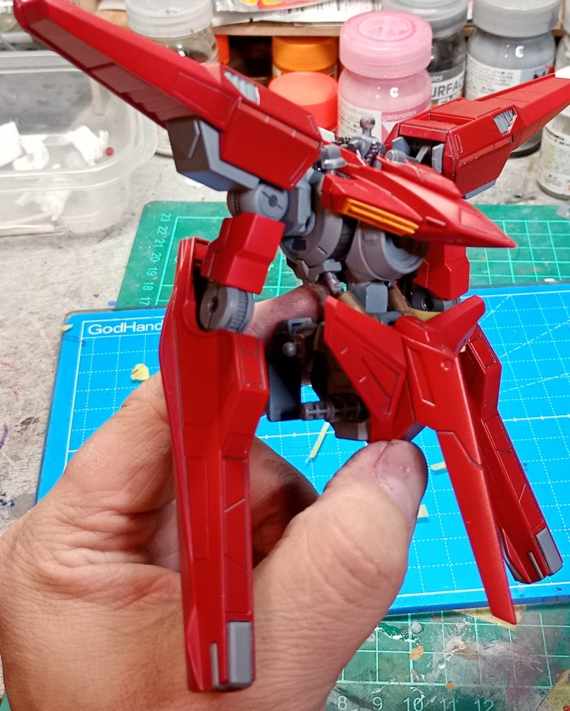 バルバトスフレームは胴体と上腕、膝までを使用しています