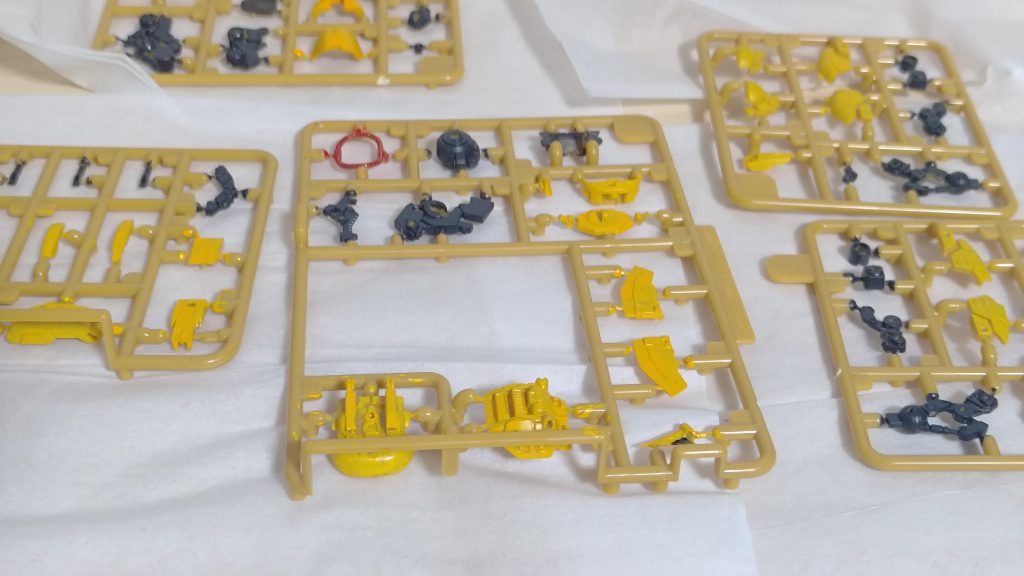 塗装はランナーに取り付けた状態でガンダムマーカーで塗りました。