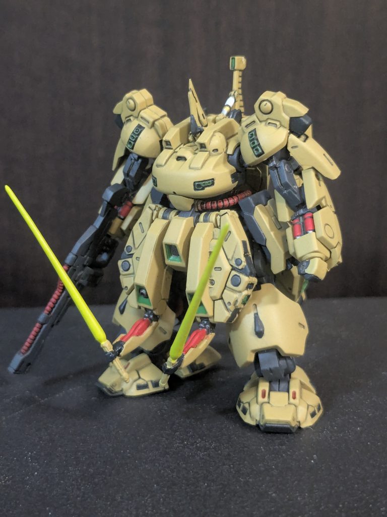 隠し腕追加したついでに設定に合わせ足の甲に赤とモノアイを書き出したのですが、頑張って塗った割に写真だとモノアイは全く目立たないですね