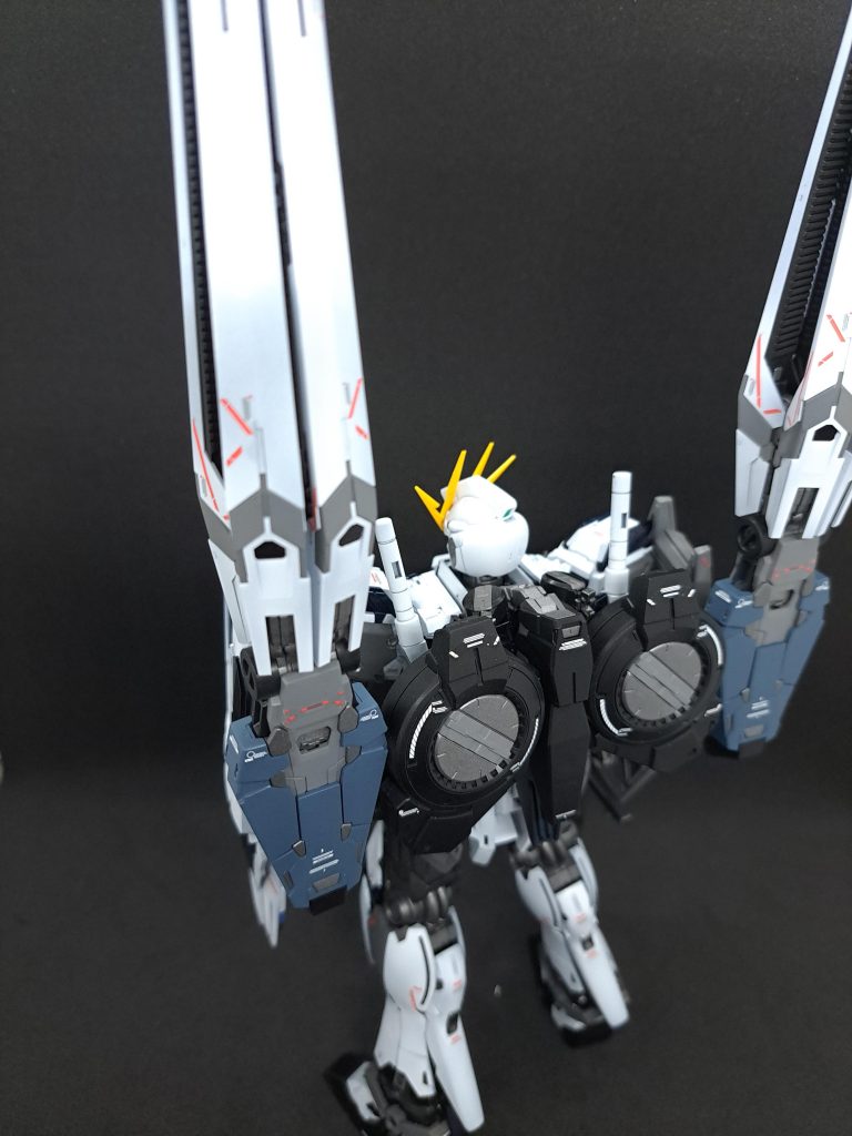 バックパックでかくて正方形に収まらない