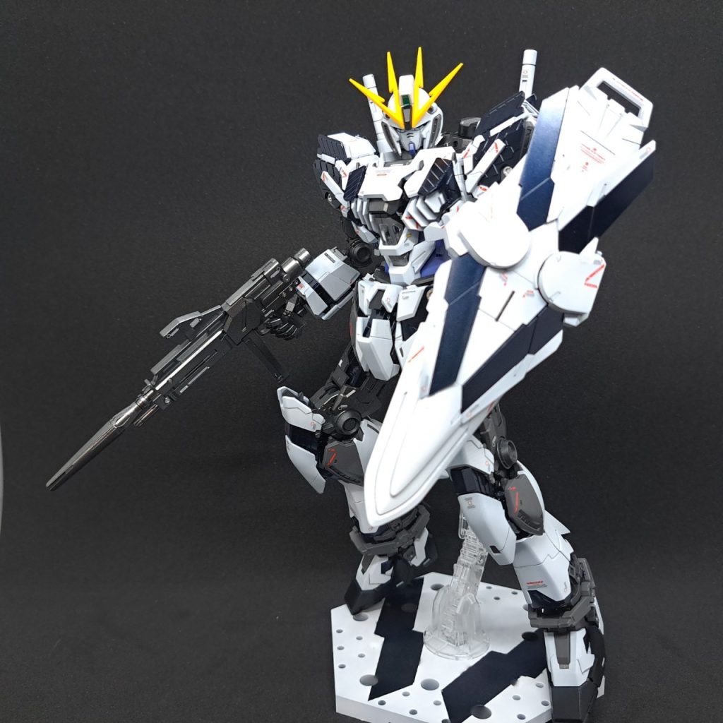 C装備型を黒背景で