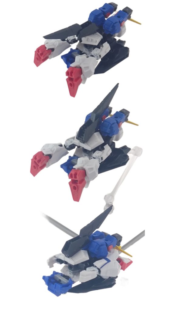 この状態から腰の後ろのアーマーを前後に180度回転させ、さらに脚を変形させて後方にくるっと180度回転させます。