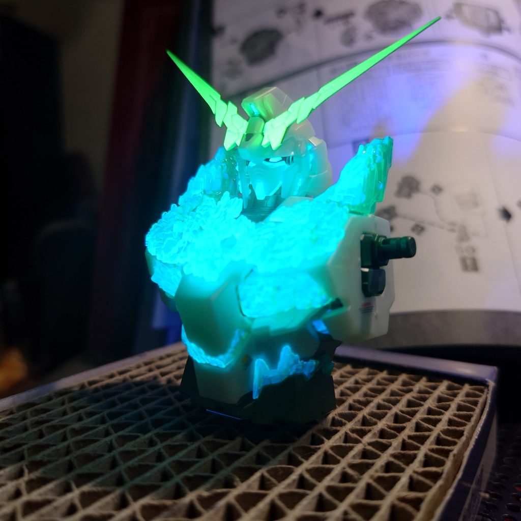 制作途中です。メカニカルバスト風。