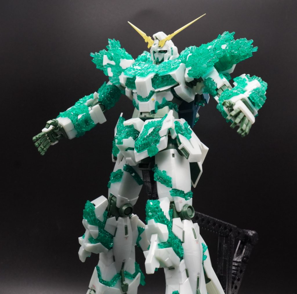 RGユニコーンガンダムは、腰のアーマーや、腰と胴体の接続が不安定でしたが、このMGはまだ保持力がありそうです。あまり、触らない方が良さそうですが(^_^;)