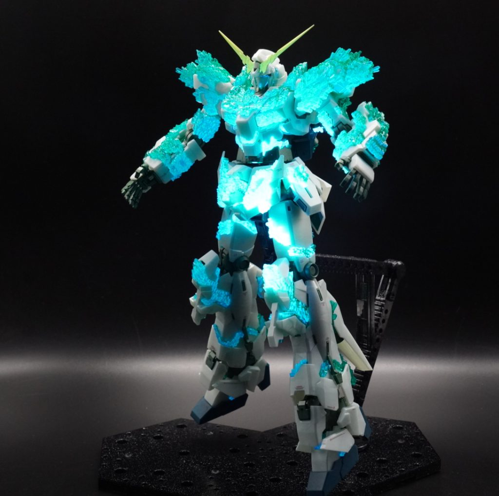 フレームや、マニピュレーターは、ABSなので、ガイアマルチプライマーを塗布してから、半光沢クリアーで、仕上げました。ABSの光沢感がおもちゃっぽくて、どうも納得がいかないですね。あとは、劣化が気になるところです。