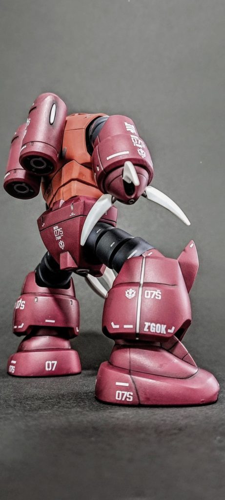 チョイ出ししてた甥っ子から預かりのシャア専用ズゴックようやく完成。正月明けから製作開始。気持ちが上がった時にちょこちょこ製作していたので気がつけば春がこようとし長い製作期間になってしまった。まずは完成してる物をバラシてバリの処理から手をつけて甥っ子の後始末。