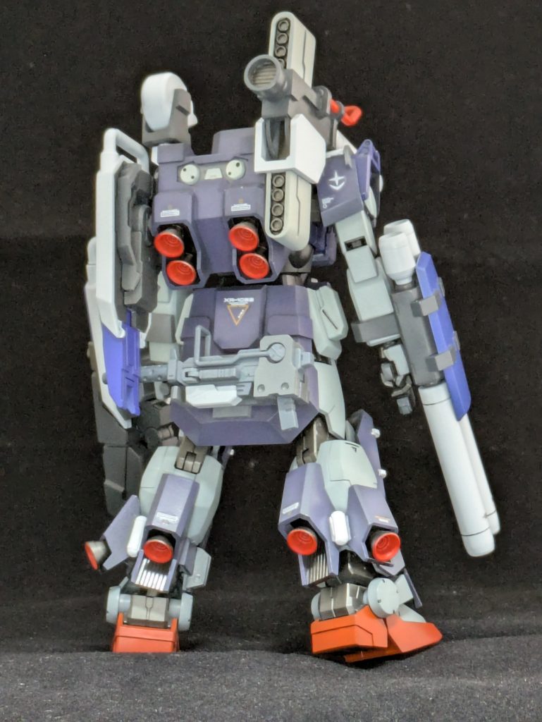 重武装、重装甲でありながら機動性は変わらず、敵前線を突破し傷口をこじ開ける役を担い、戦闘継続能力に優れています。