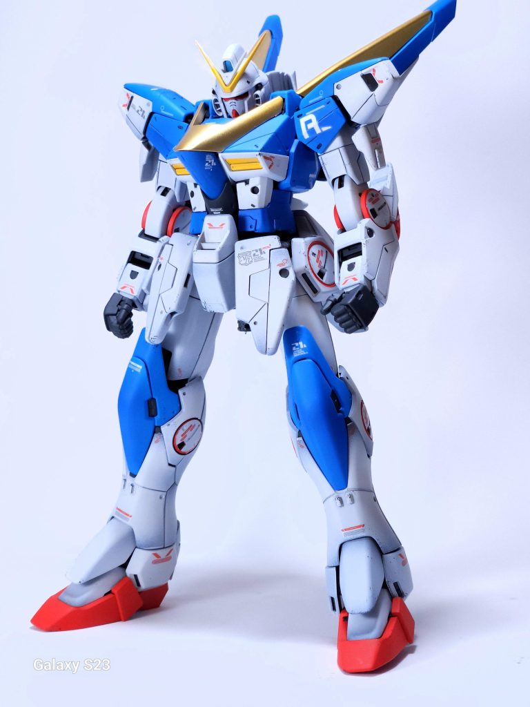 下のジョイントが見えてしまってますね(笑)すみません。さて、MG V2ガンダムといえば合体機構ですが、ほぼほぼオミットしてます。理由は腰の可動です。