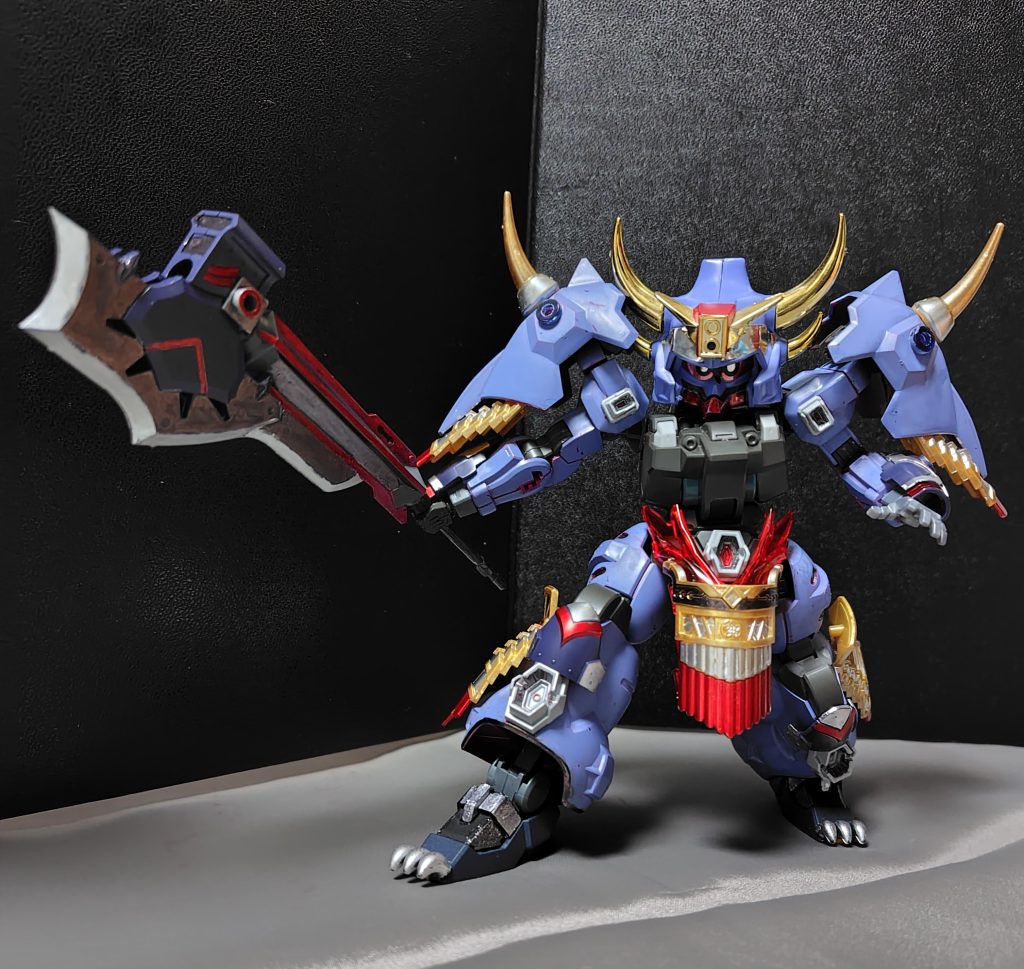 手持ち武器となっている漏影のベビークラブに30MFのオプションパーツ(重戦士タイプ)の斧の刃の追加パーツを移植する事で、大型の斧として生まれ変わらせてます。「貴様ら雑兵ごときにこの砕虎様が止められるもかぁーっ!!!」