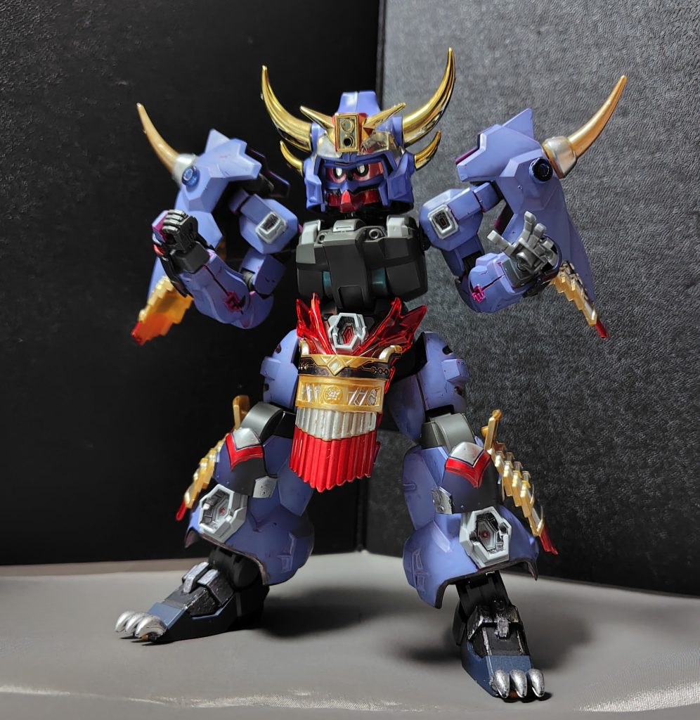 因みに手持ち武器が無くても、体の各所にある発射口から拡散ビーム砲を放って攻撃できます。