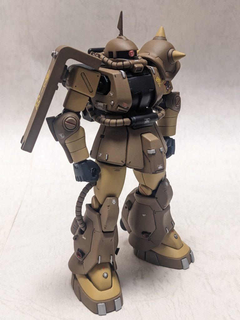 反対側のショット。出撃する時は当然武器を持っていたかと思いますが設定画が素手だったのでそれにちなんでこの作例も素手にしています。手の甲が黒いのがこだわりポイントです!