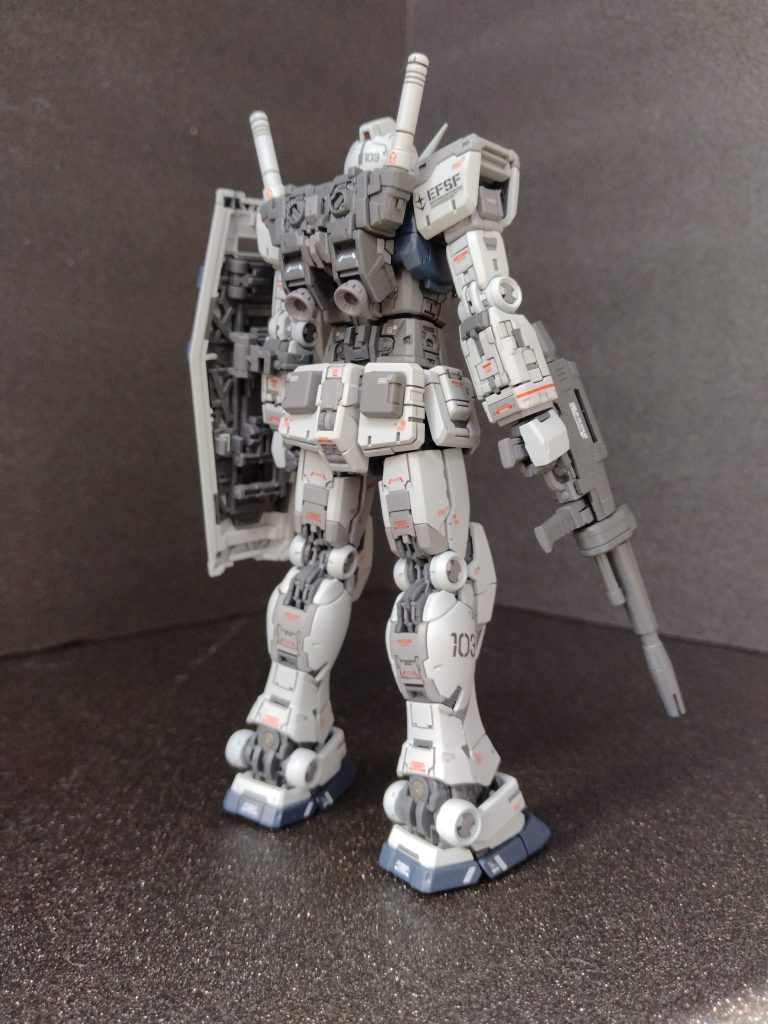 地元の遊園地にあったガンダムのアトラクションに出てくるG3ガンダムが好きでこの色に塗装しました！