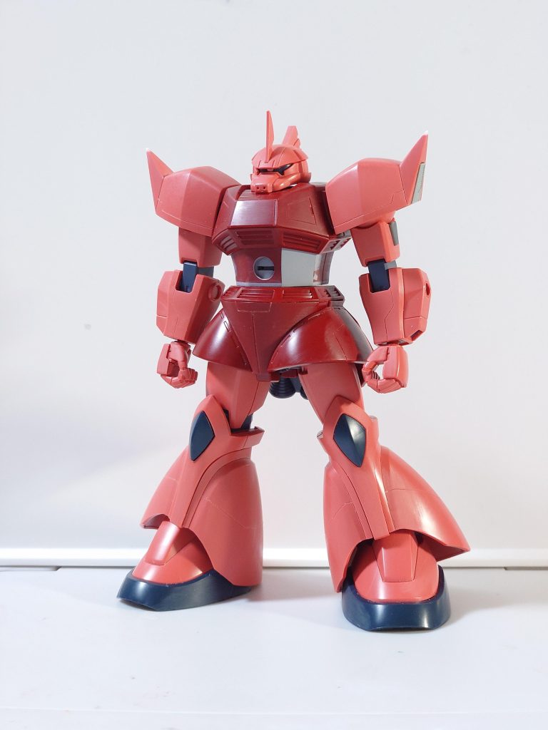 塗装前モノアイはクリアパーツに変更胴体3mm、足2mm延長、肩幅2mmずつ短縮、股関節1mmずつ幅増ししています